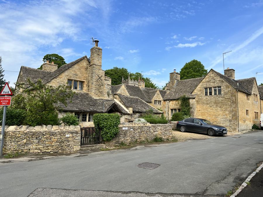 Cotswold stone cottages in the centre of Upper Slaughter
