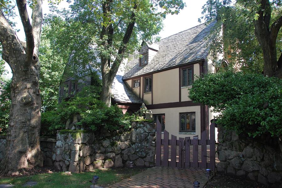 110 Longfellow Avenue
